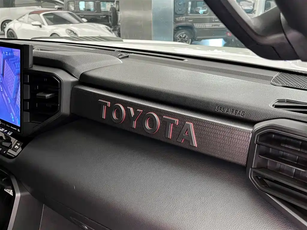 Toyota Sequoia 2024 — фото 13