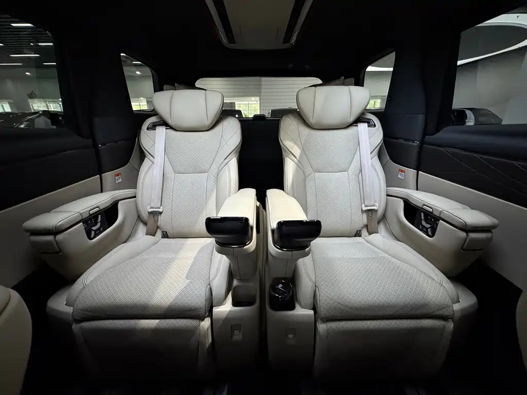 Toyota Alphard 2025 — фото 18