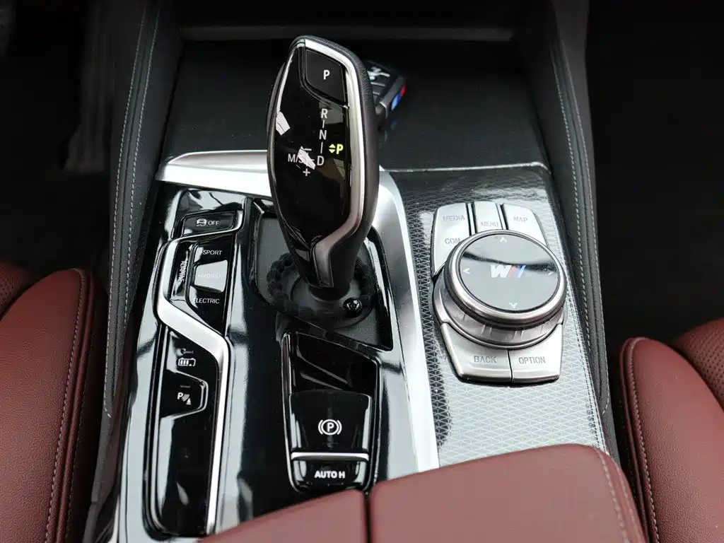 BMW 5 Series New Energy 2023 — фото 20