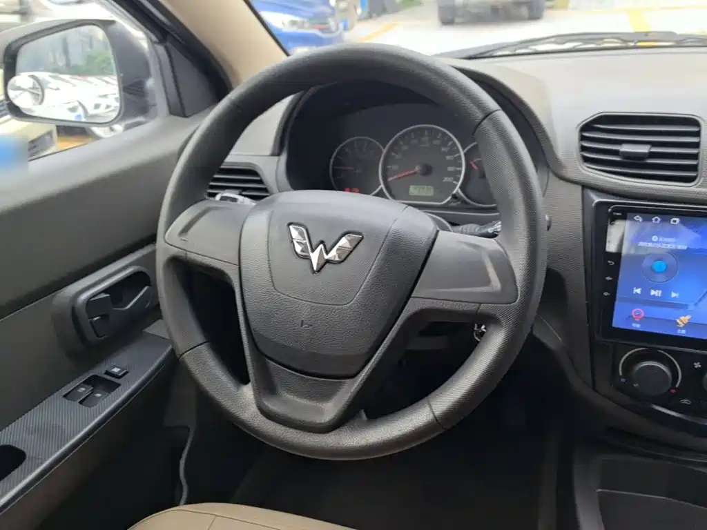 Wuling Hongguang 2015 — фото 11