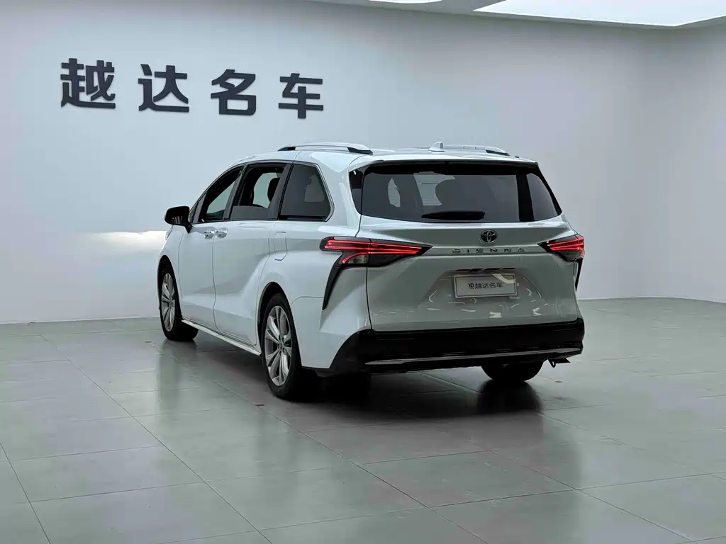 Toyota Sienna 2023 — фото 20