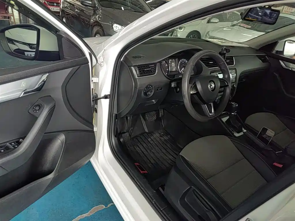 Skoda Octavia 2016 — фото 16