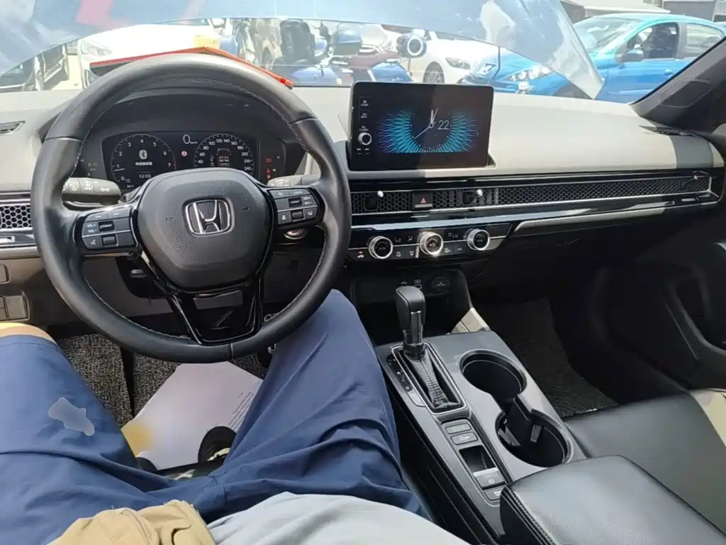 Honda Civic 2023 — фото 10