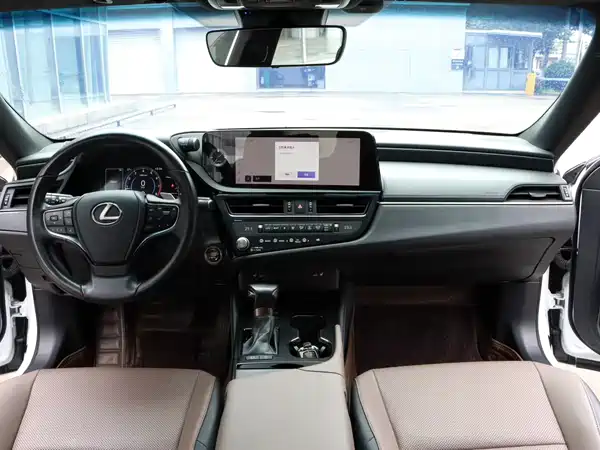 Lexus ES 2024