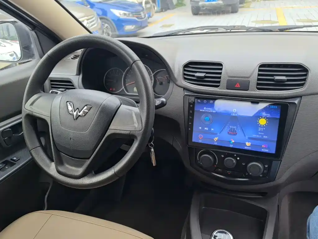 Wuling Hongguang 2015 — фото 10