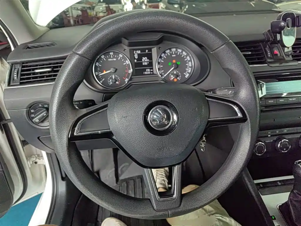 Skoda Octavia 2016 — фото 11