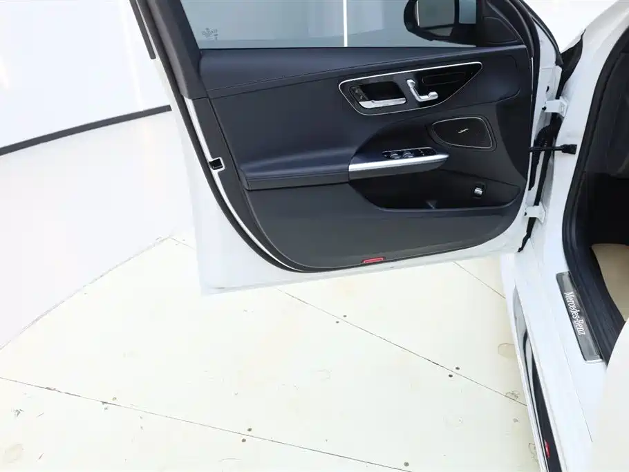 Mercedes-Benz C-Class 2023 — фото 14