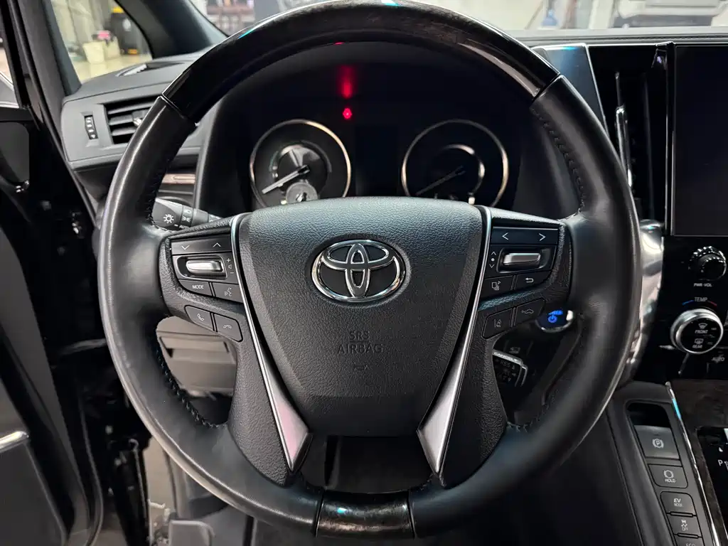 Toyota Alphard 2022 — фото 13
