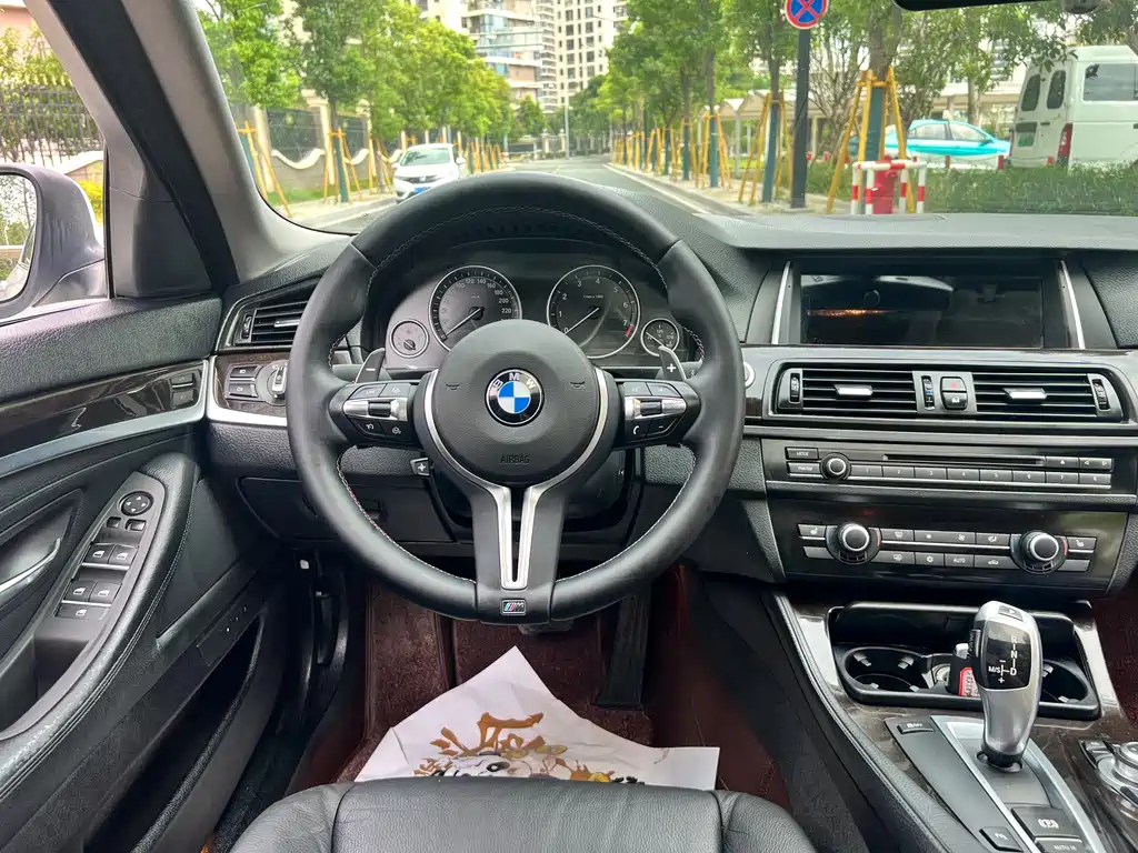 BMW 5 Series 2012 — фото 9