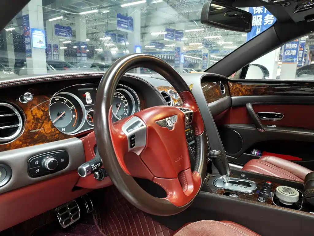 Bentley Flying Spur 2015 — фото 9
