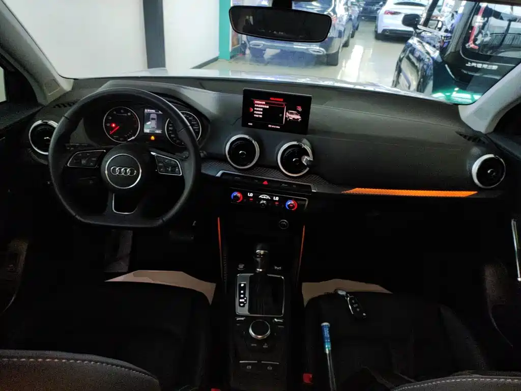 Audi Q2L 2023
