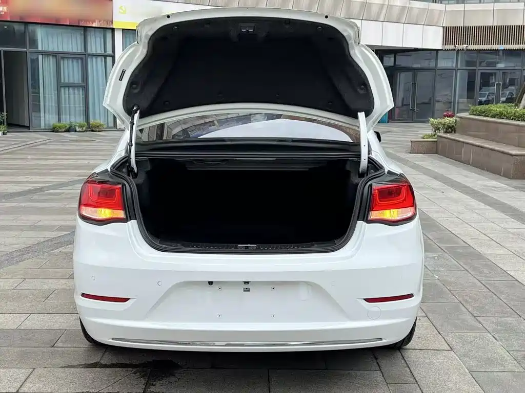 Chevrolet Malibu 2018 — фото 19