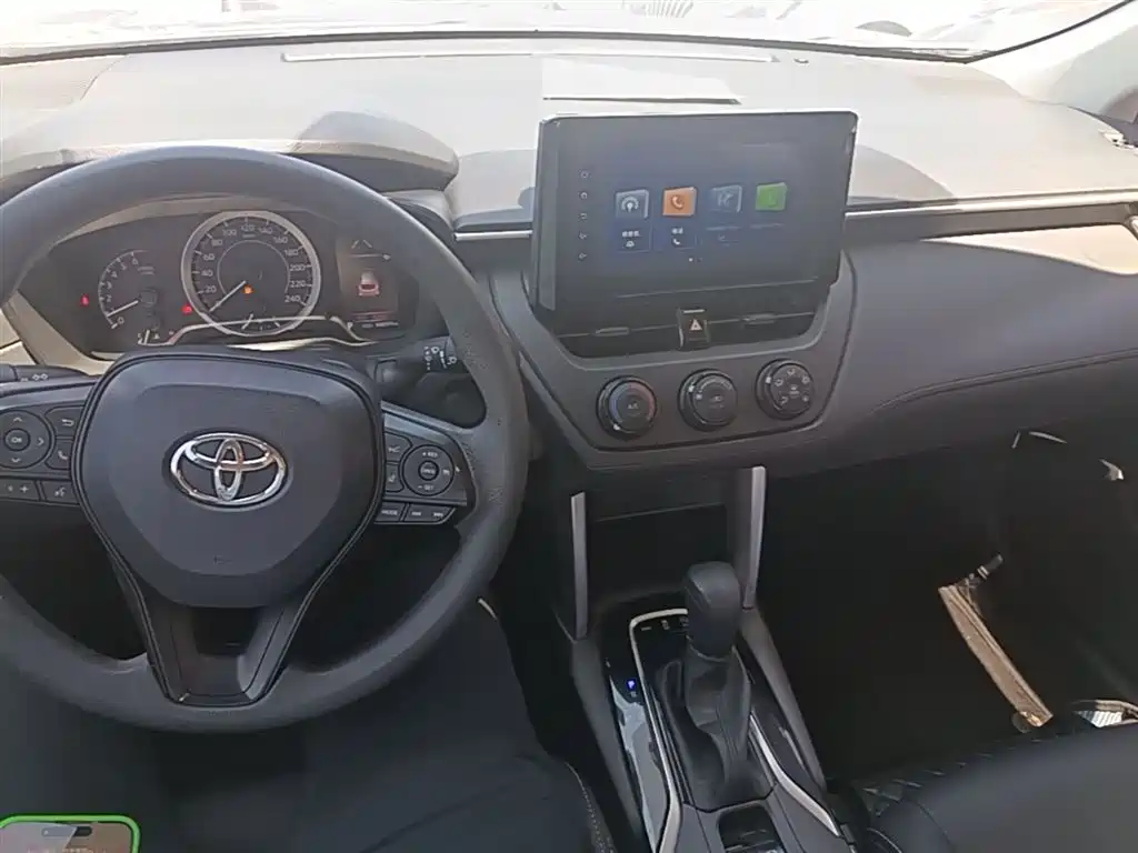 Toyota Corolla Cross 2022 — фото 10