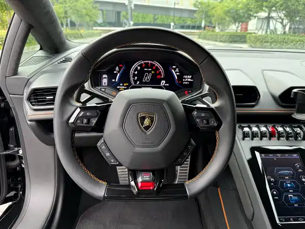 Lamborghini Huracan 2023