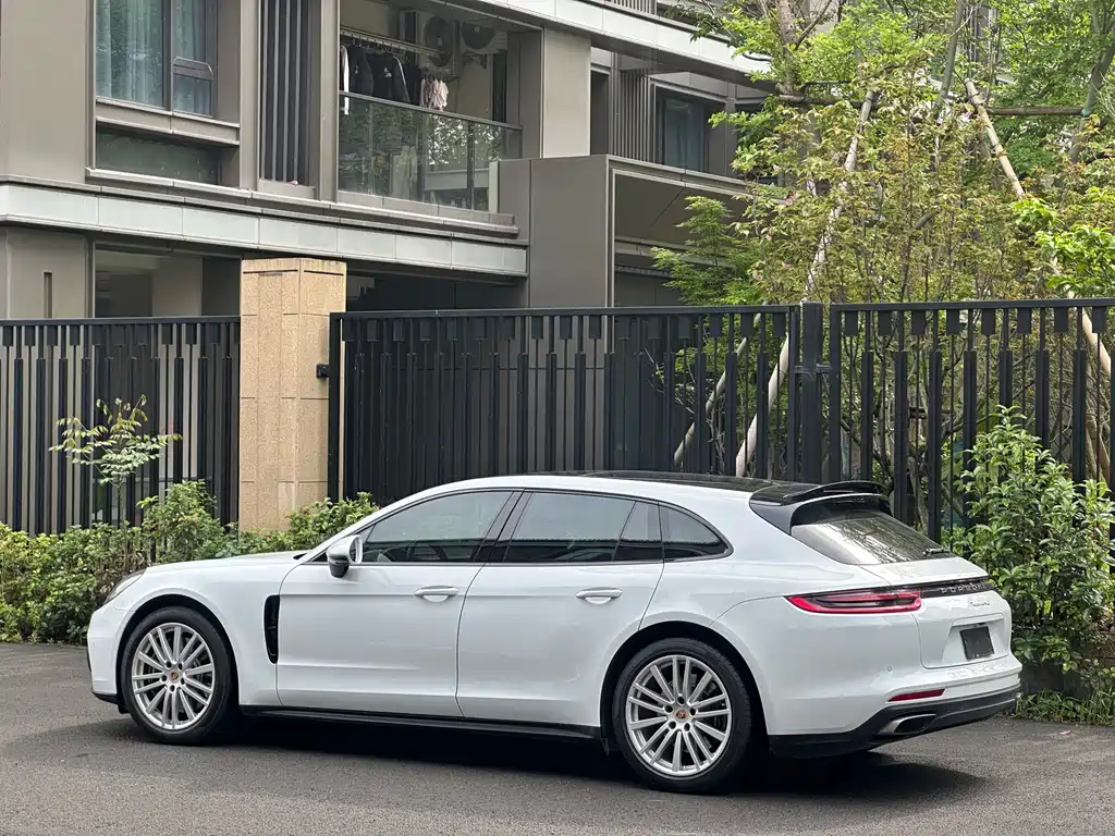Porsche Panamera 2019 — фото 19