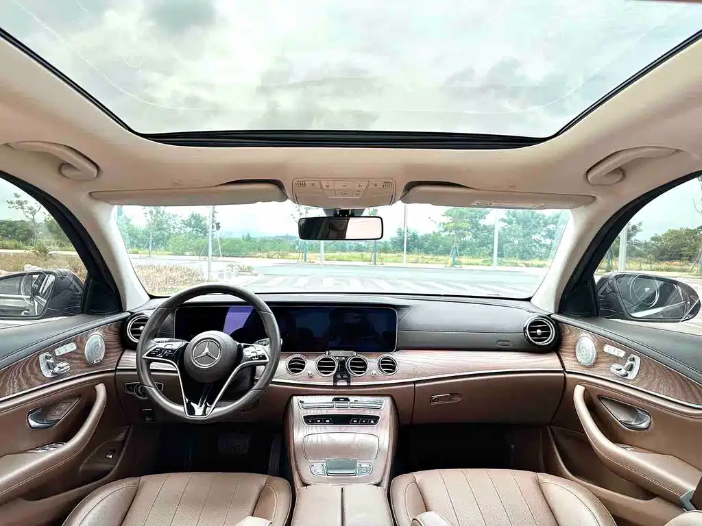 Mercedes-Benz E-Class 2022 — фото 9