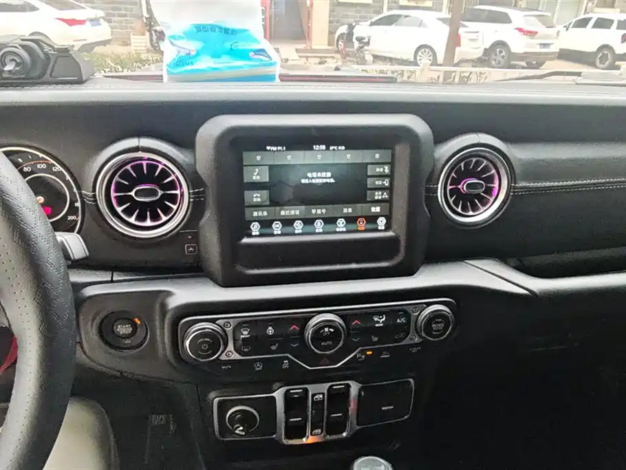 Jeep Wrangler 2021 — фото 13