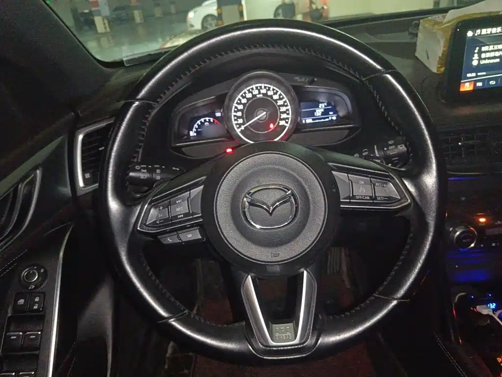 Mazda CX-4 2017 — фото 11