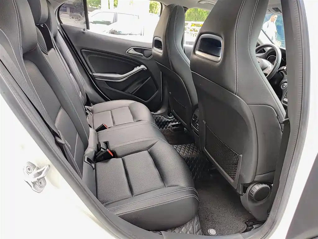 Mercedes-Benz GLA 2018 — фото 11
