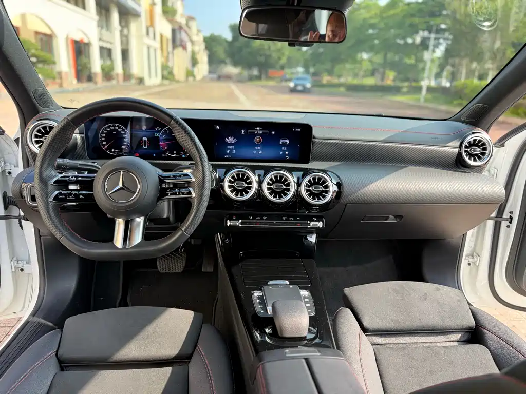 Mercedes-Benz A-Class 2024 — фото 12