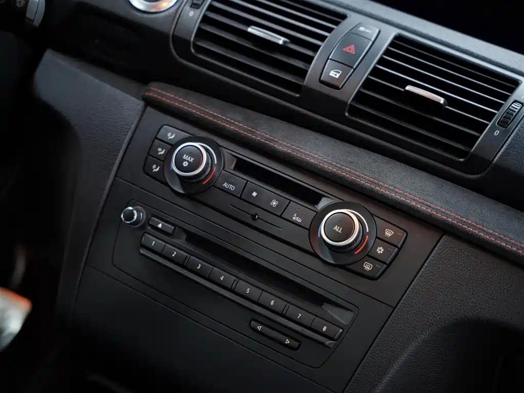 BMW 1 Series M 2012 — фото 45