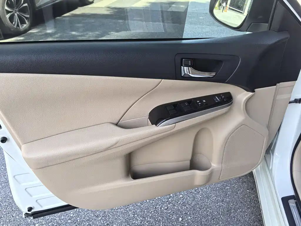 Toyota Camry 2012 — фото 24