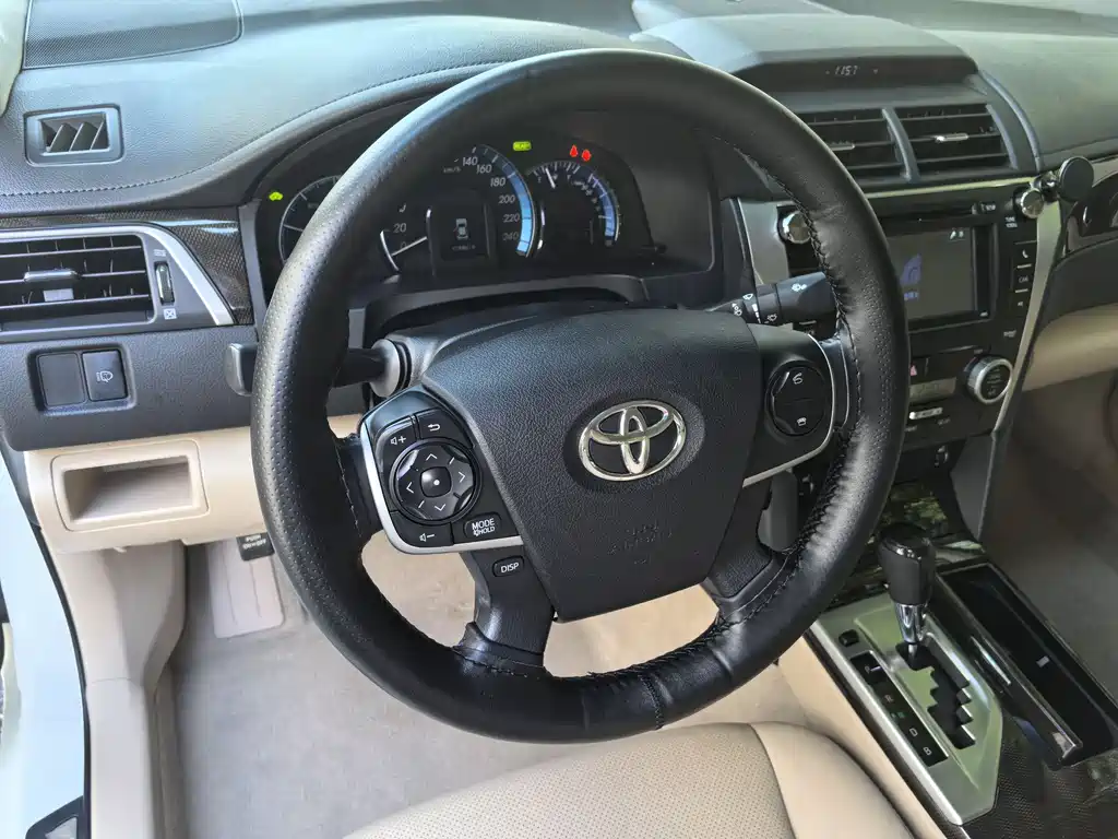 Toyota Camry 2012 — фото 25