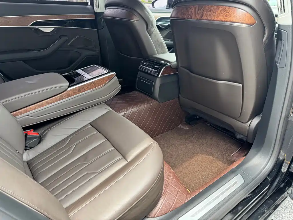 Audi A8 2018 — фото 16