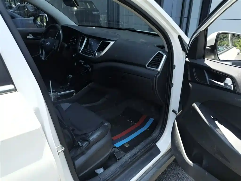 Hyundai Tucson 2017 — фото 11