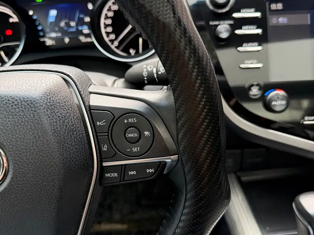 Toyota Camry 2018 — фото 20