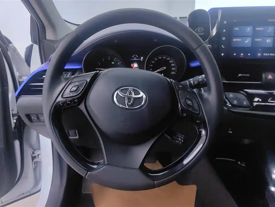 Toyota C-HR 2022 — фото 15