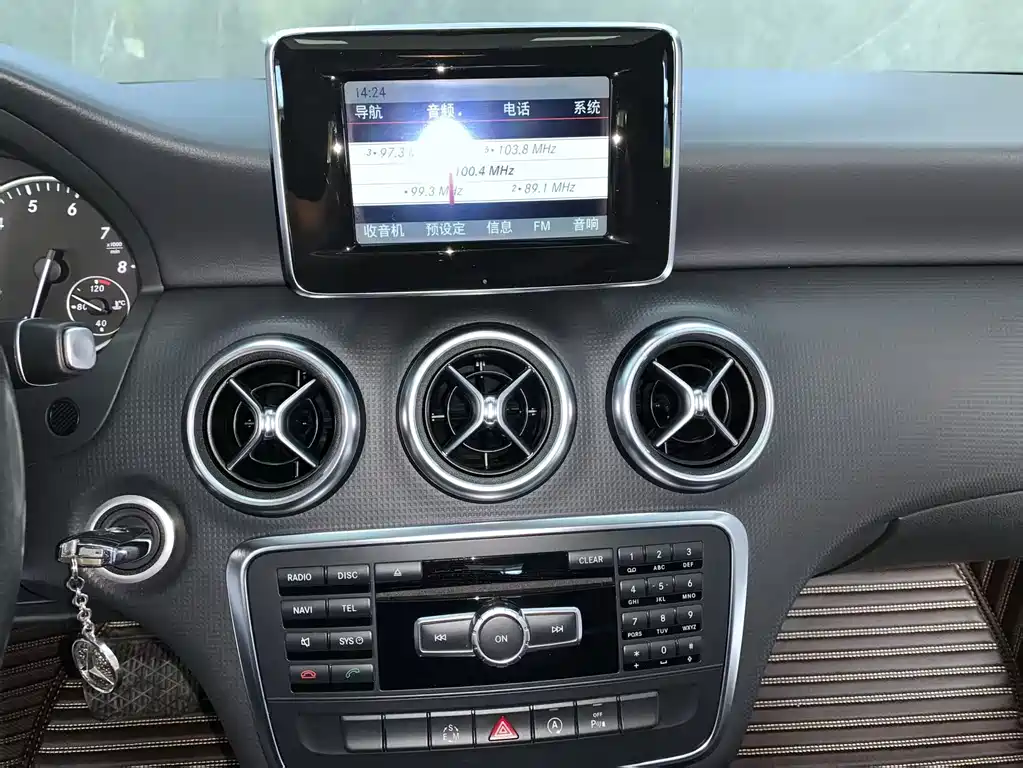 Mercedes-Benz A-Class 2015 — фото 15
