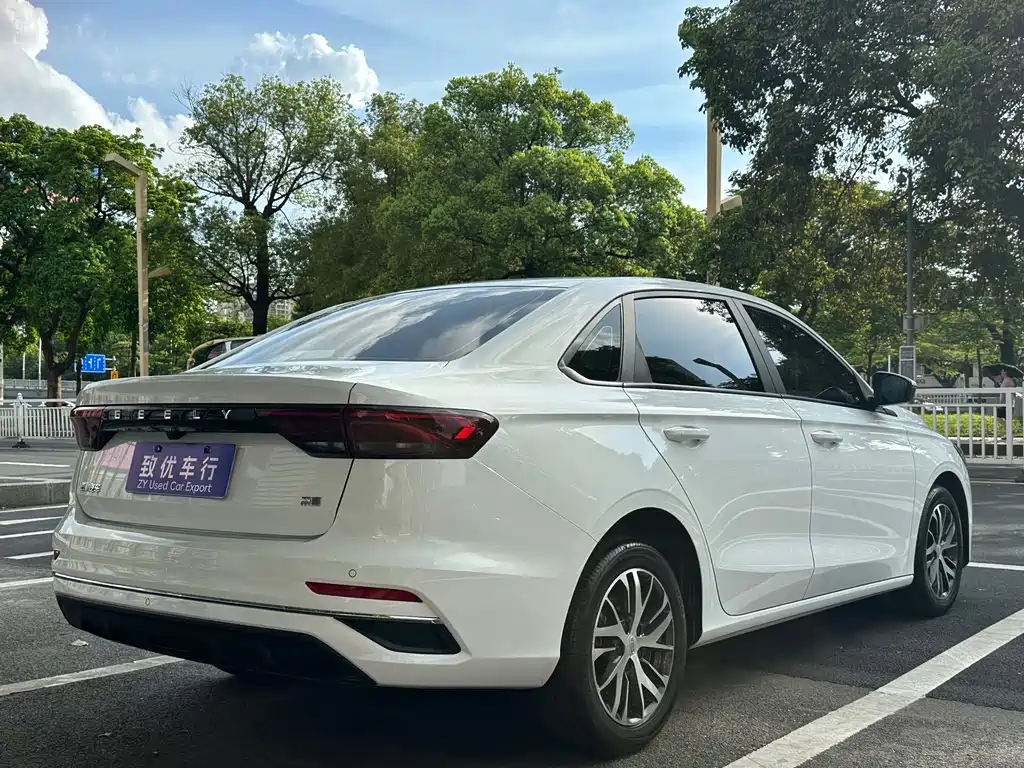 Geely Emgrand 2025