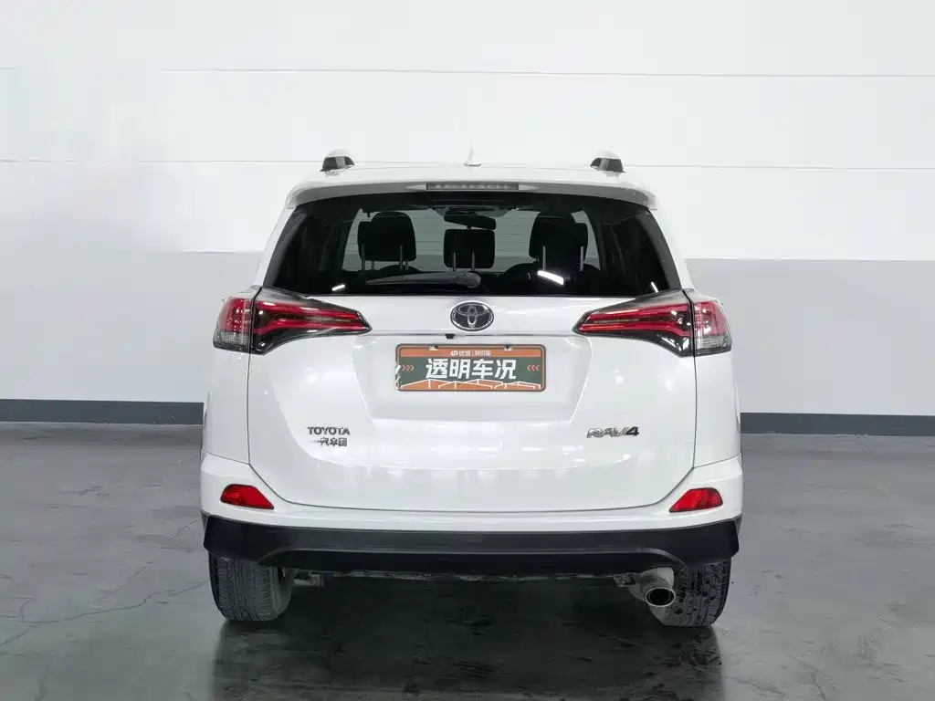 Toyota RAV4 2018 — фото 4