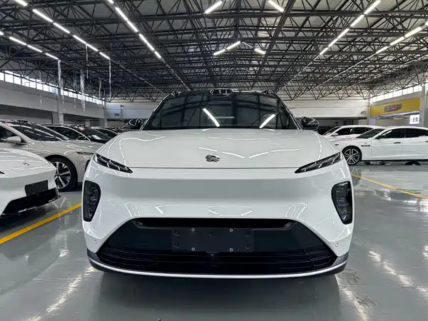 NIO ES8 2023