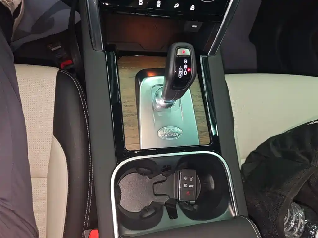 Land Rover Discovery Sport 2023 — фото 14