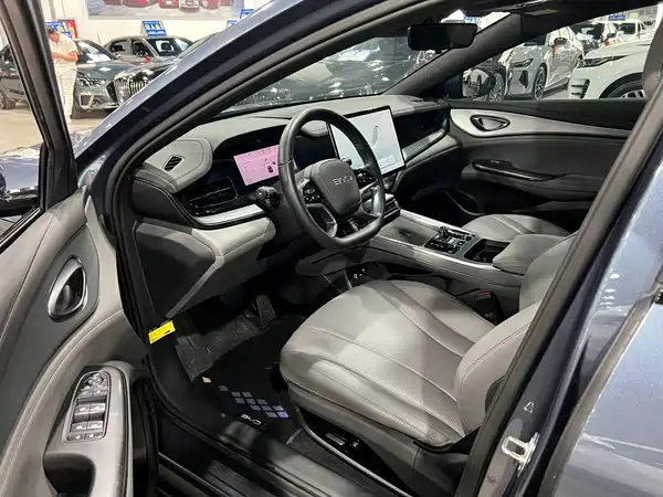 BYD Seal 07 DM-i 2025