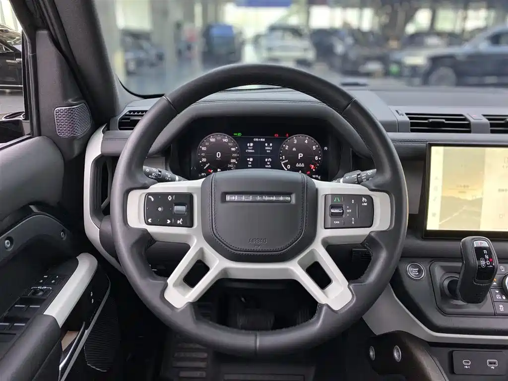 Land Rover Defender 2023 — фото 15