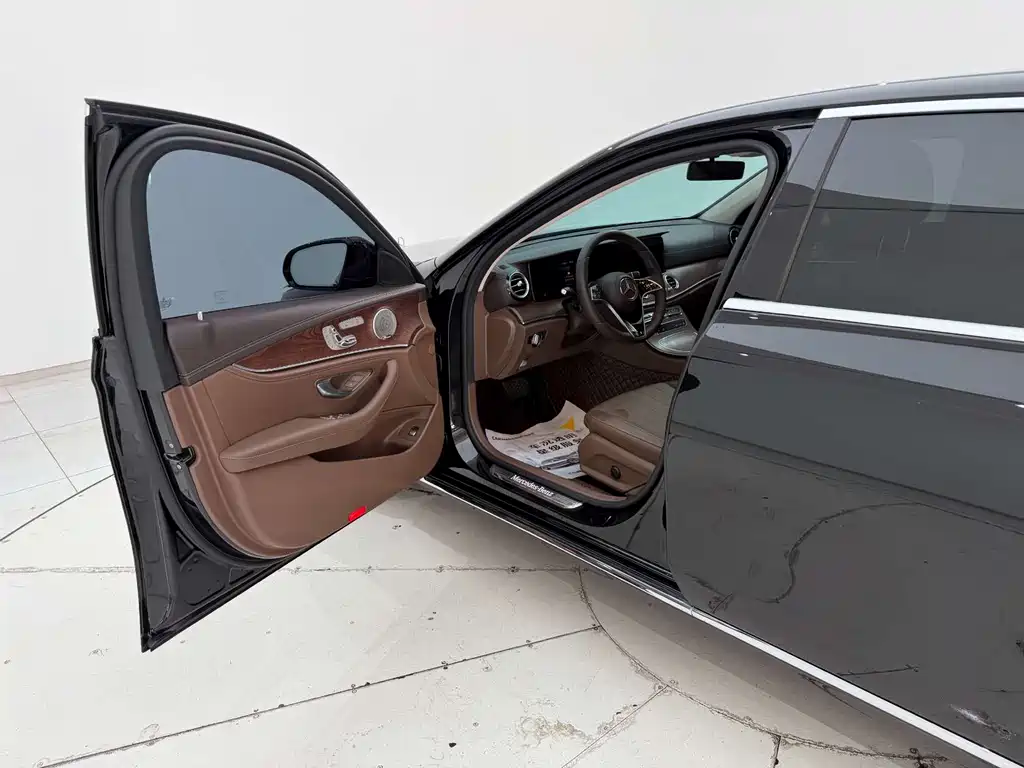 Mercedes-Benz E-Class 2023 — фото 11