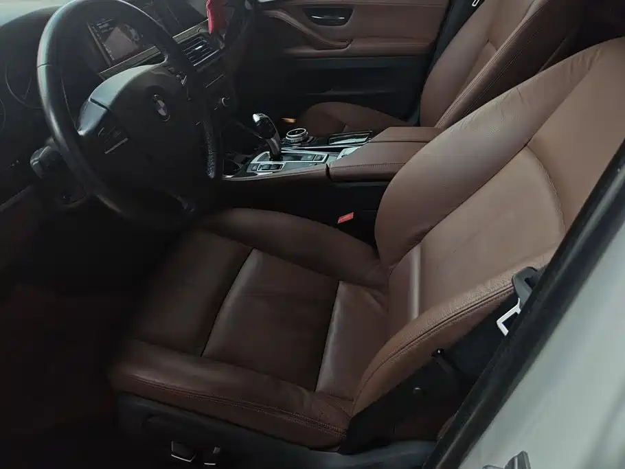 BMW 5 Series 2015 — фото 9