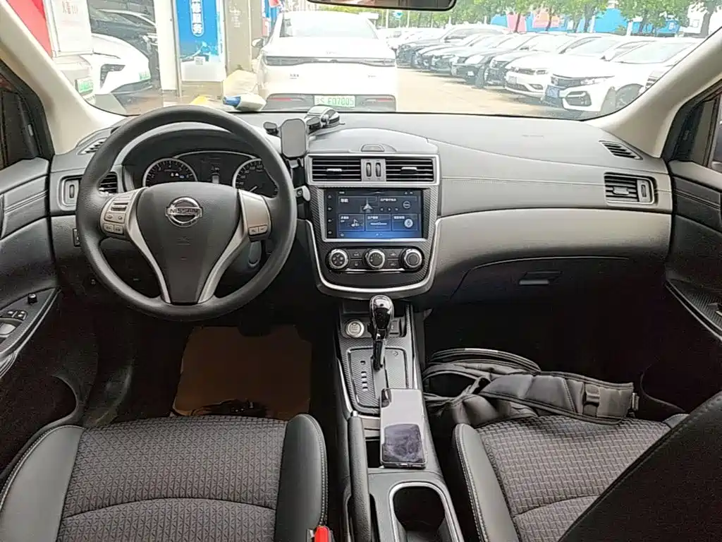 Nissan Tiida 2019 — фото 10