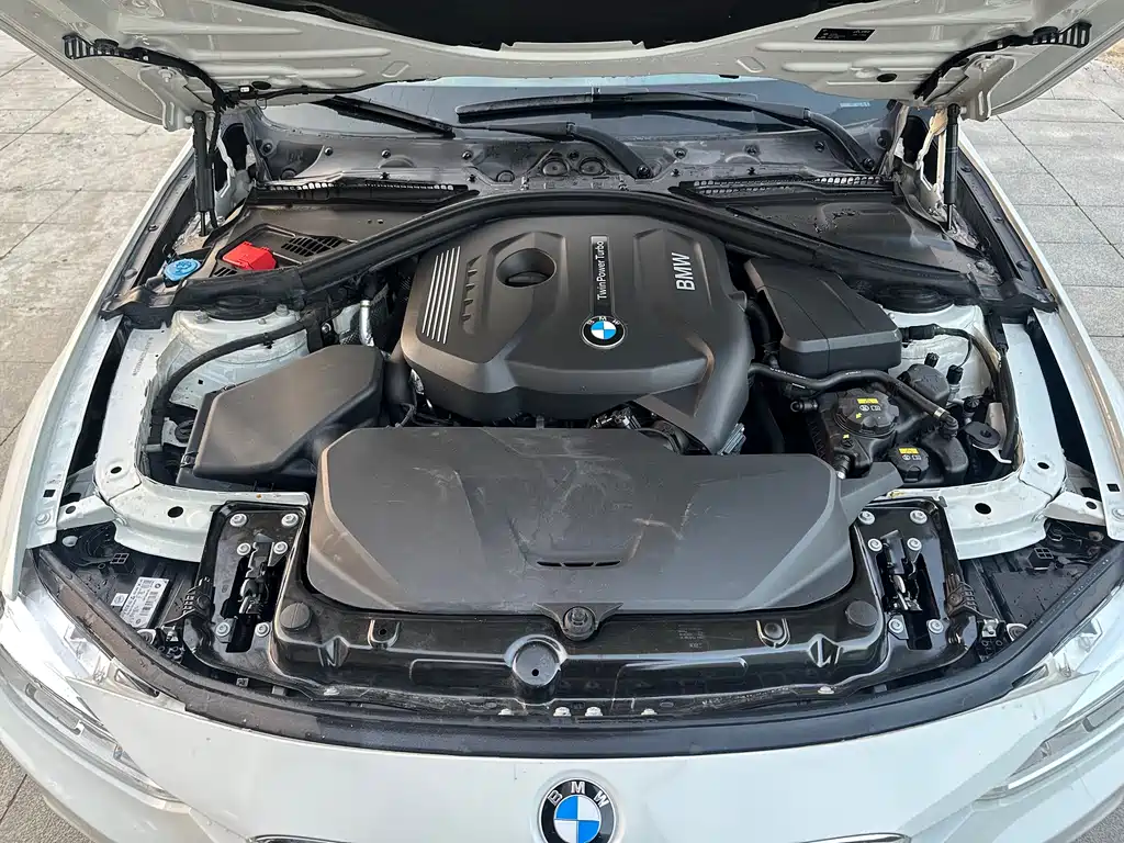 BMW 3 Series 2017 — фото 18