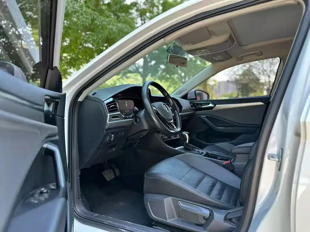 Volkswagen Sagitar 2021