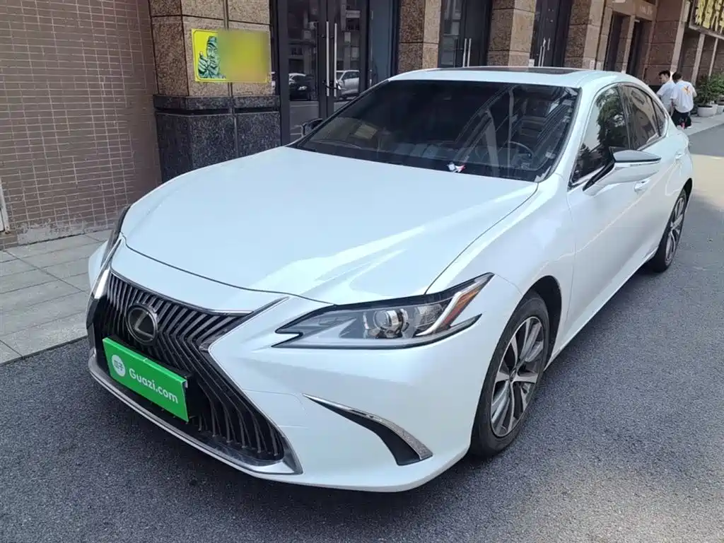 Lexus ES 2020 — фото 2
