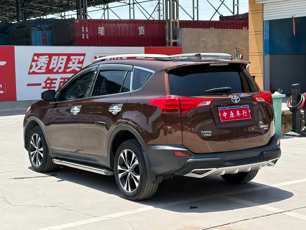 Toyota RAV4 2015 — фото 19