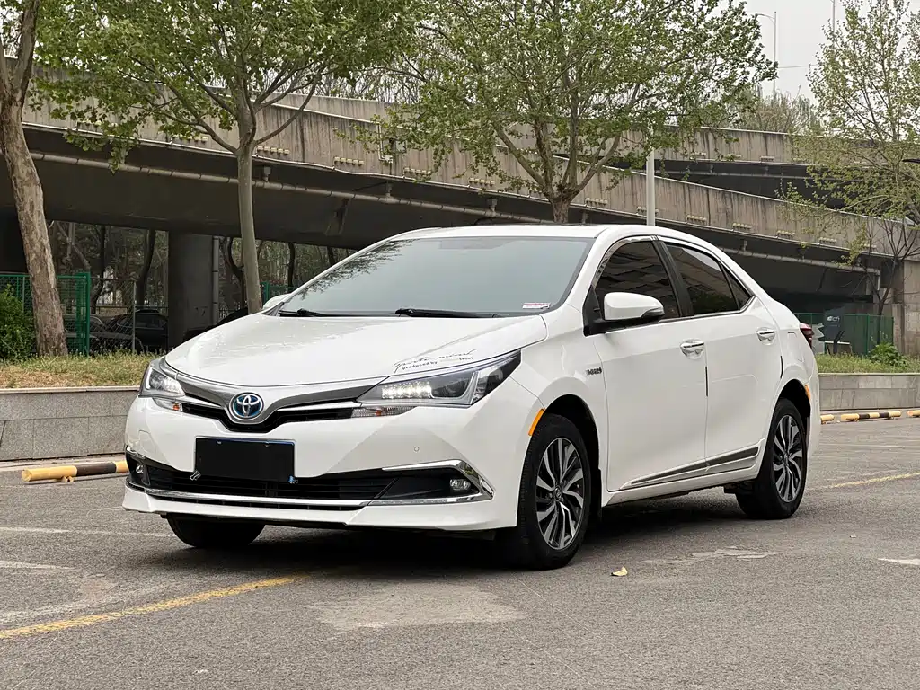 Toyota Corolla 2019 — фото 1