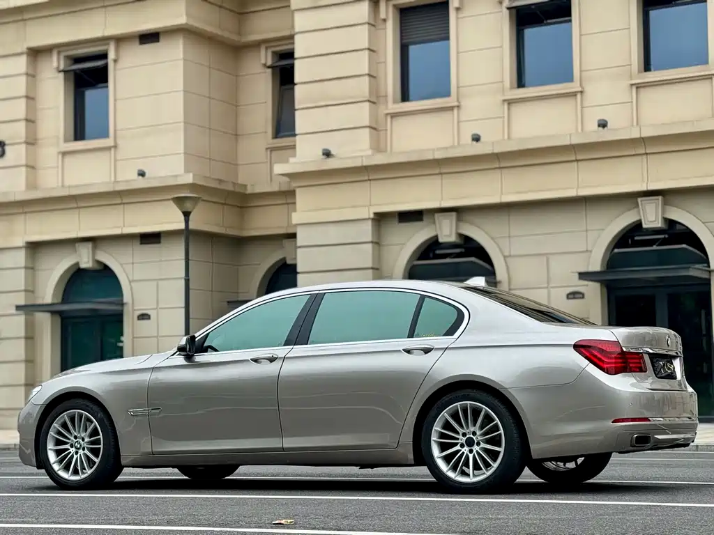 BMW 7 Series 2015 — фото 9