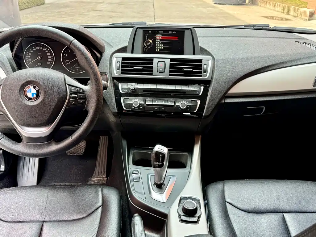 BMW 1 Series 2017 — фото 9