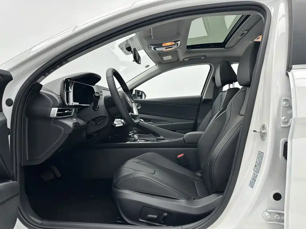 Hyundai Elantra 2023