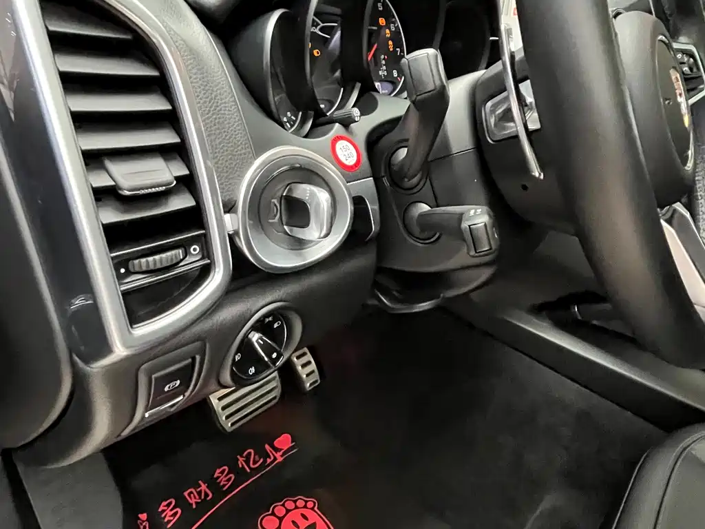 Porsche Cayenne 2017 — фото 18